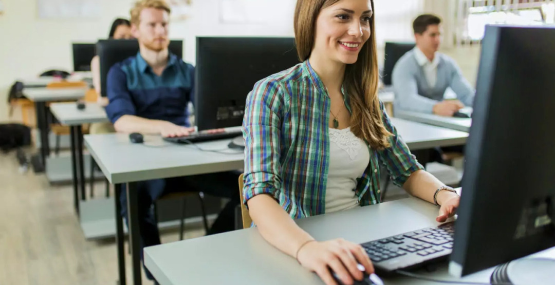 Обучение на онлайн-курсе Adobe Illustrator, Adobe Photoshop или Adobe Lightroom от студии Learncours